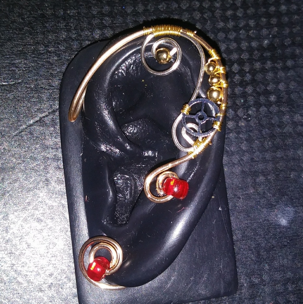Wire earcuff